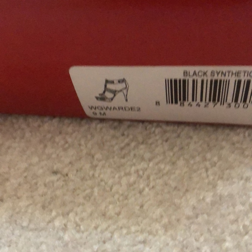 Heels - Picture 4 of 4